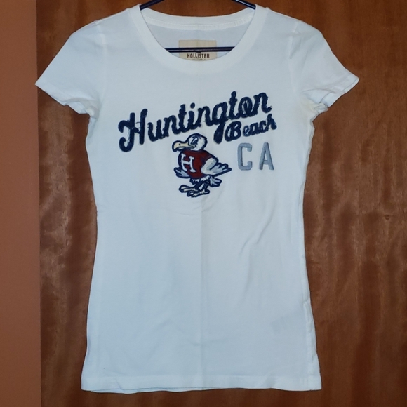 Like New!! HOLLISTER Slim Fit Tee - Picture 1 of 5